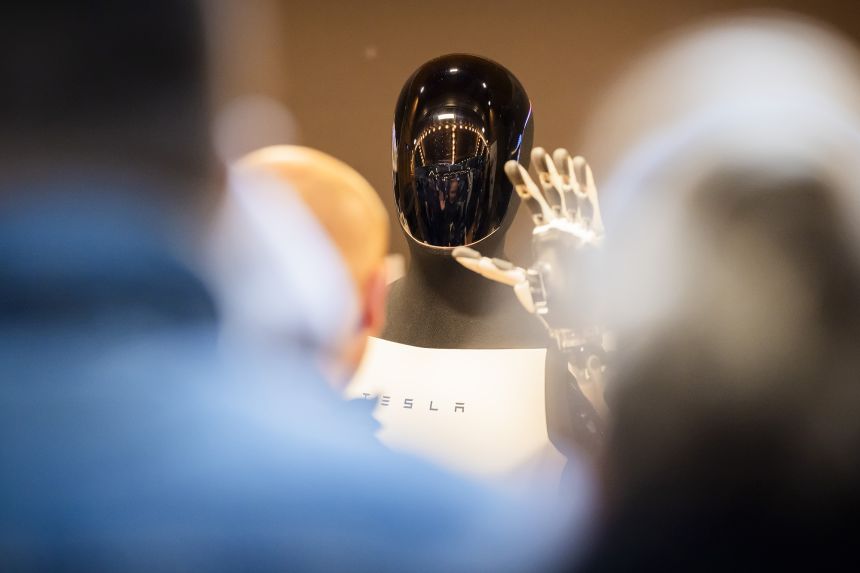 Тесла: Роботи Optimus – Бъдещето?