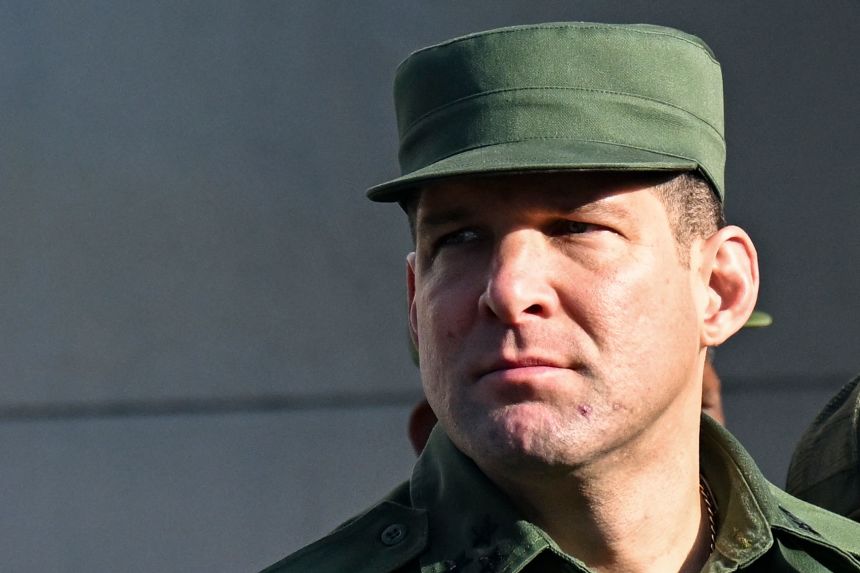 Кастро: Посредник
