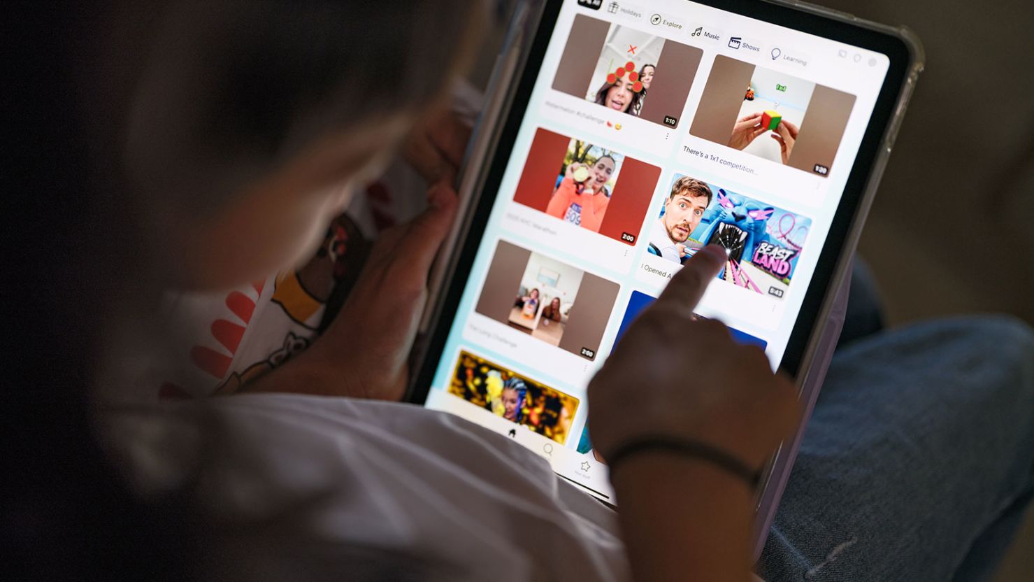 Социални медии: Бъркош.
