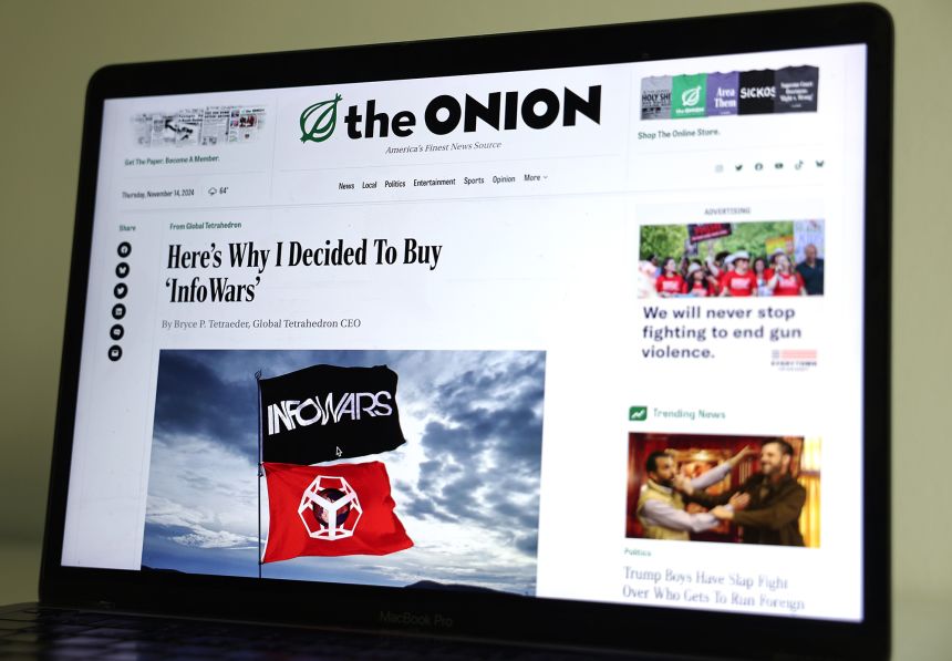 Onion Купува InfoWars
