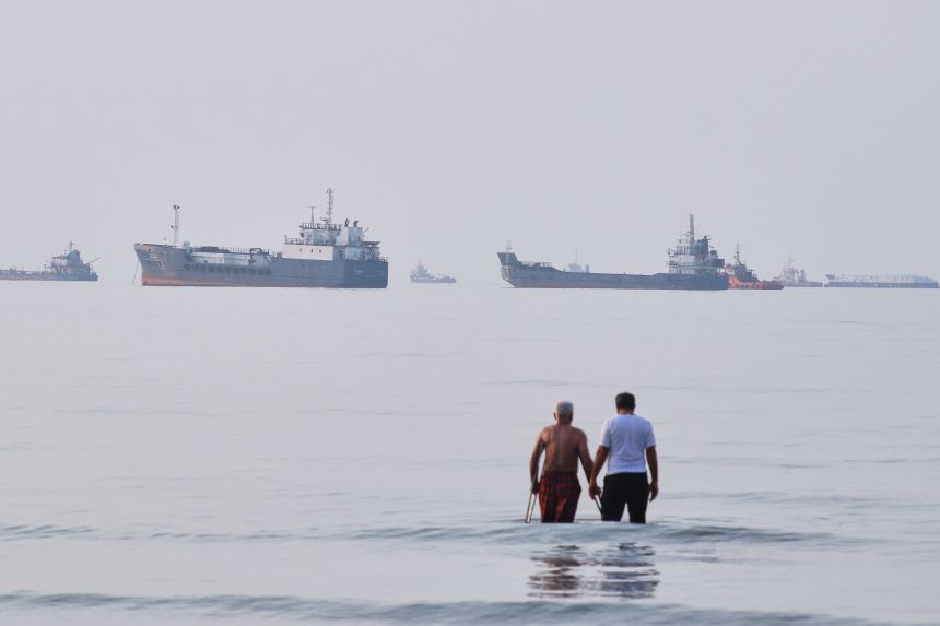 Иран заобикаля блокада (Iran Bypasses Blockade)
