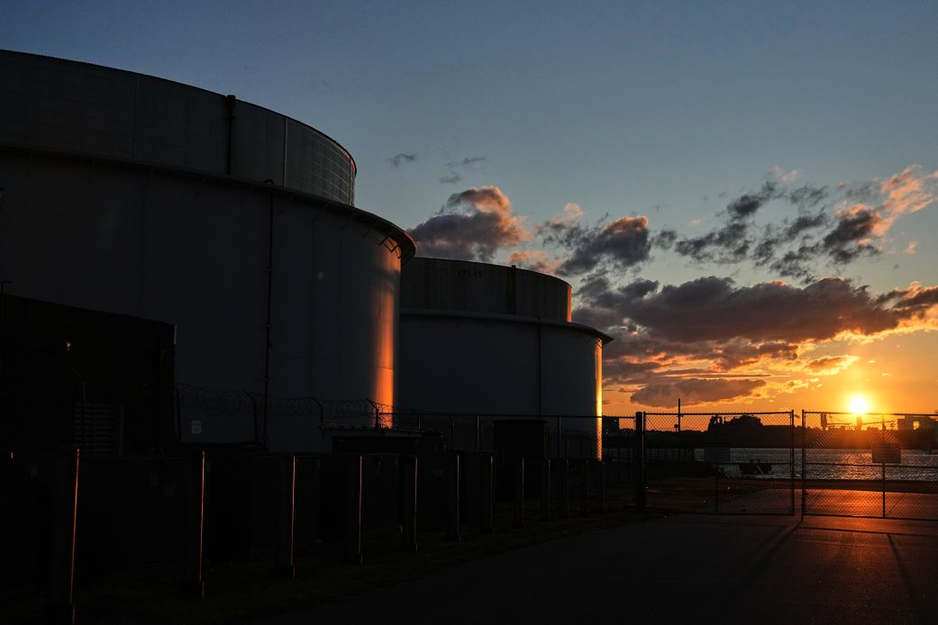 Петролът се покачва