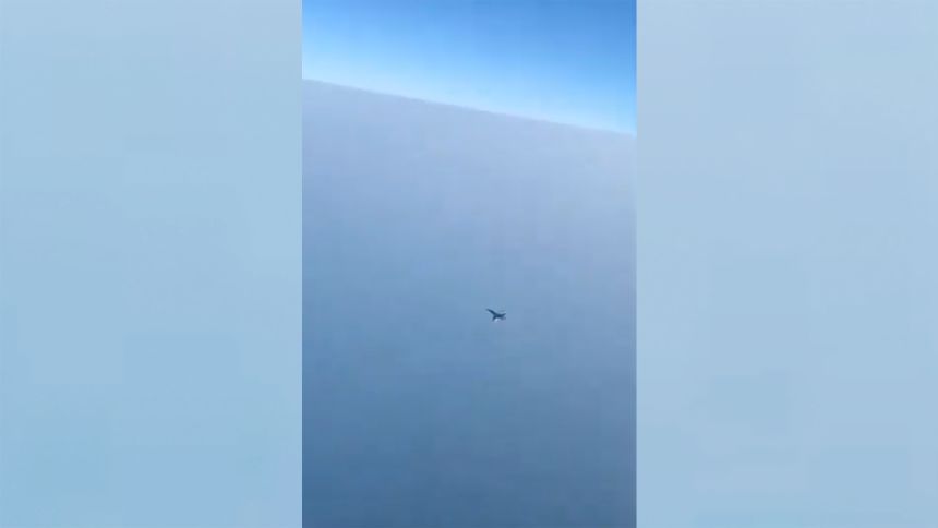 Самолет в Арабско море (Sam Rutherford)