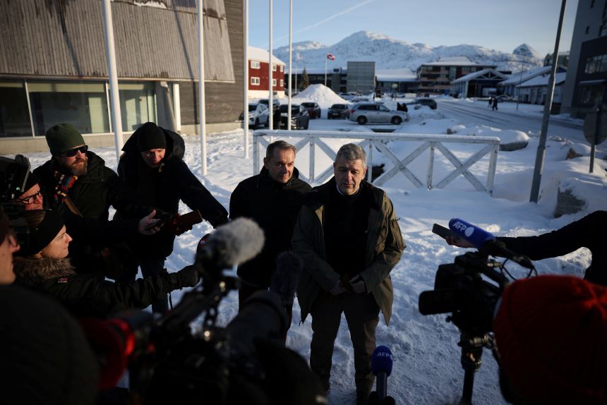 Нуук: Френско-Канадско
