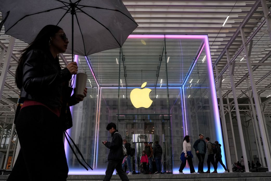 Apple обвинява OpenAI
