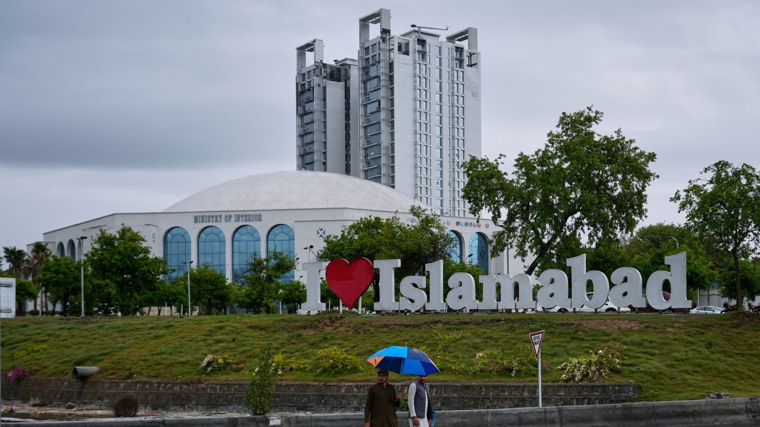 Пакистан: Посредник (Pakistan: Posrednik)