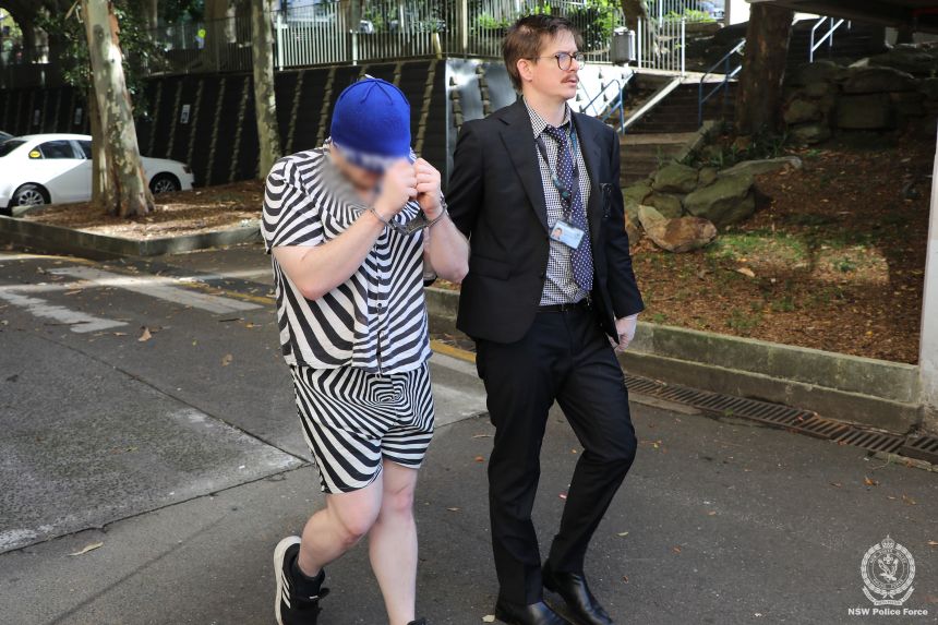 Задържани в мрежа за злоупотреби.