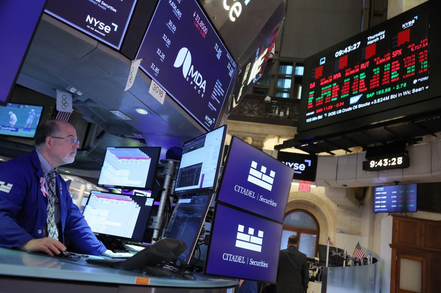 Петролът се покачва.
