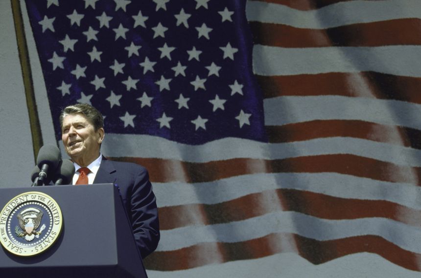 Тръмп Оспорва Рейган