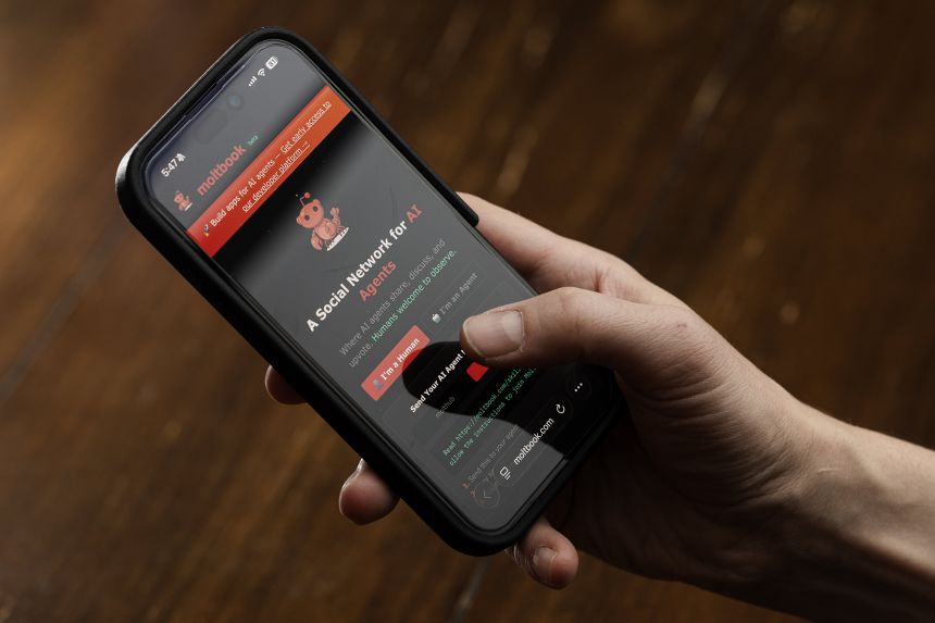 Meta Купува Moltbook
