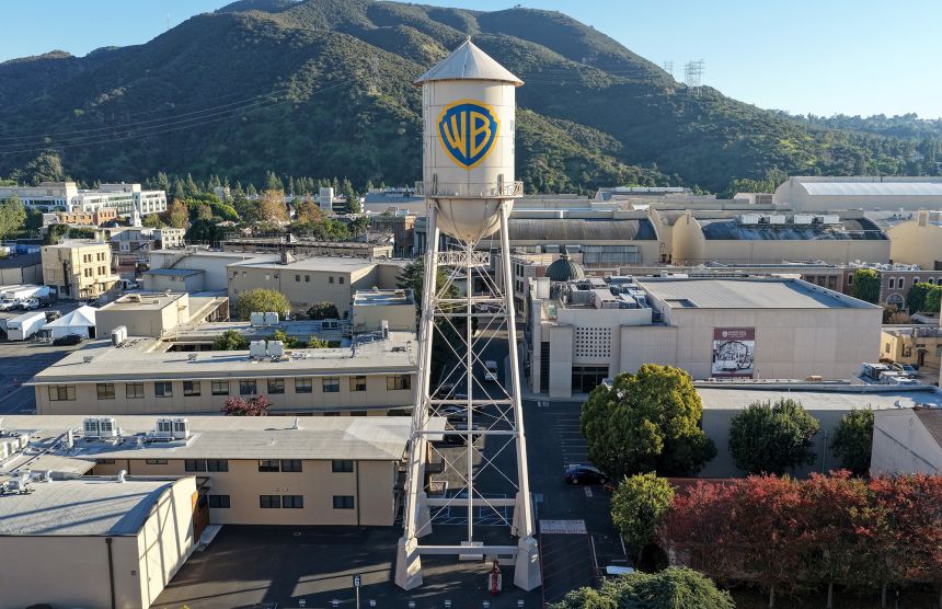 Warner Bros. Отхвърля Парамаунт
