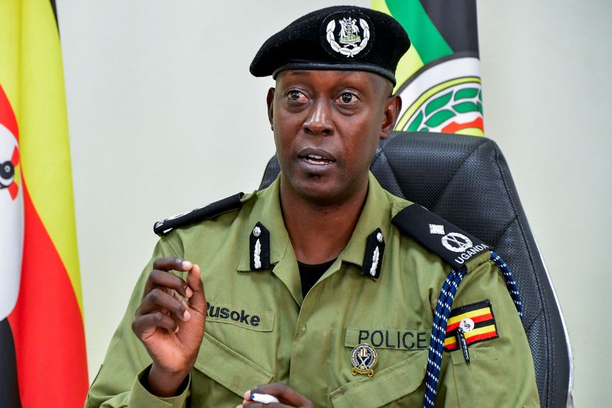 Кампала: Мачете Атака
